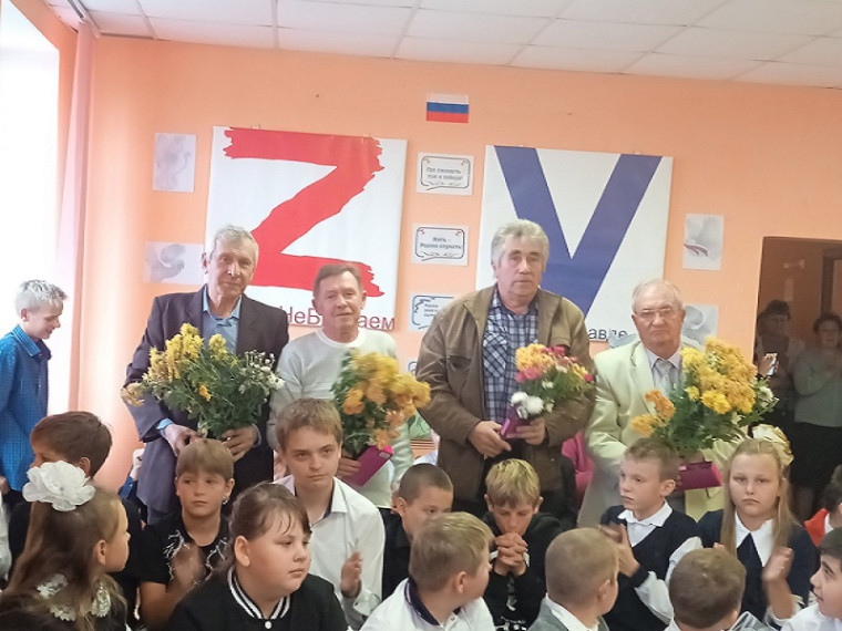 День учителя: праздник, наполненный теплотой и радостью.