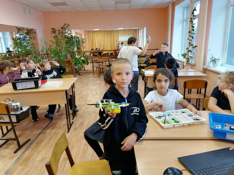 Знакомство с конструктором Lego Education. Изучение основных функций..